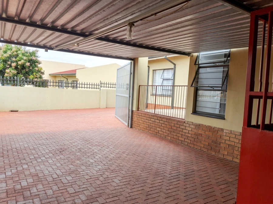 To Let 3 Bedroom Property for Rent in Geelhoutpark North West